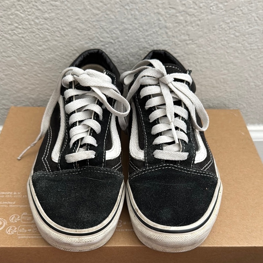 Vans Women’s Black and White Sneakers